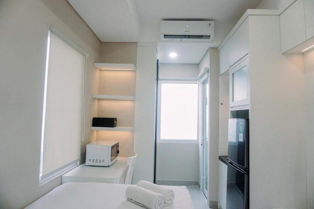 Cozy Stay Studio (No Kitchen) Apartment At B Residence — фото 1