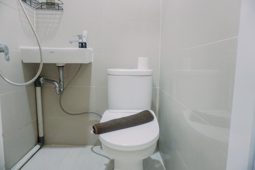 Legok: Cozy Stay Studio (No Kitchen) Apartment At B Residence