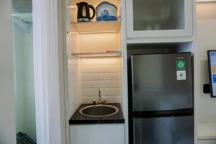 Legok: Cozy Stay Studio (No Kitchen) Apartment At B Residence