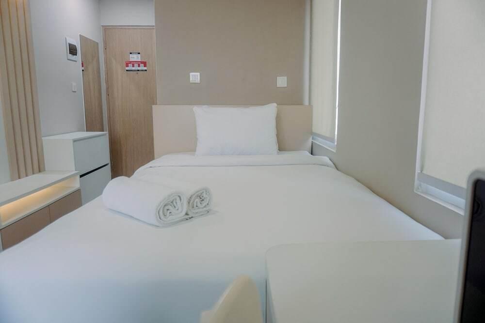Legok: Cozy Stay Studio (No Kitchen) Apartment At B Residence
