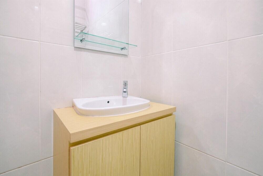 Депок: Minimalist Studio At Evenciio Margonda Apartment