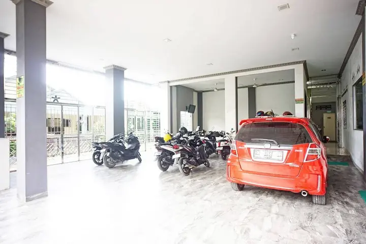 Медан: OYO 93355 Maestro Home Syariah