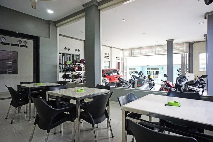 Медан: OYO 93355 Maestro Home Syariah