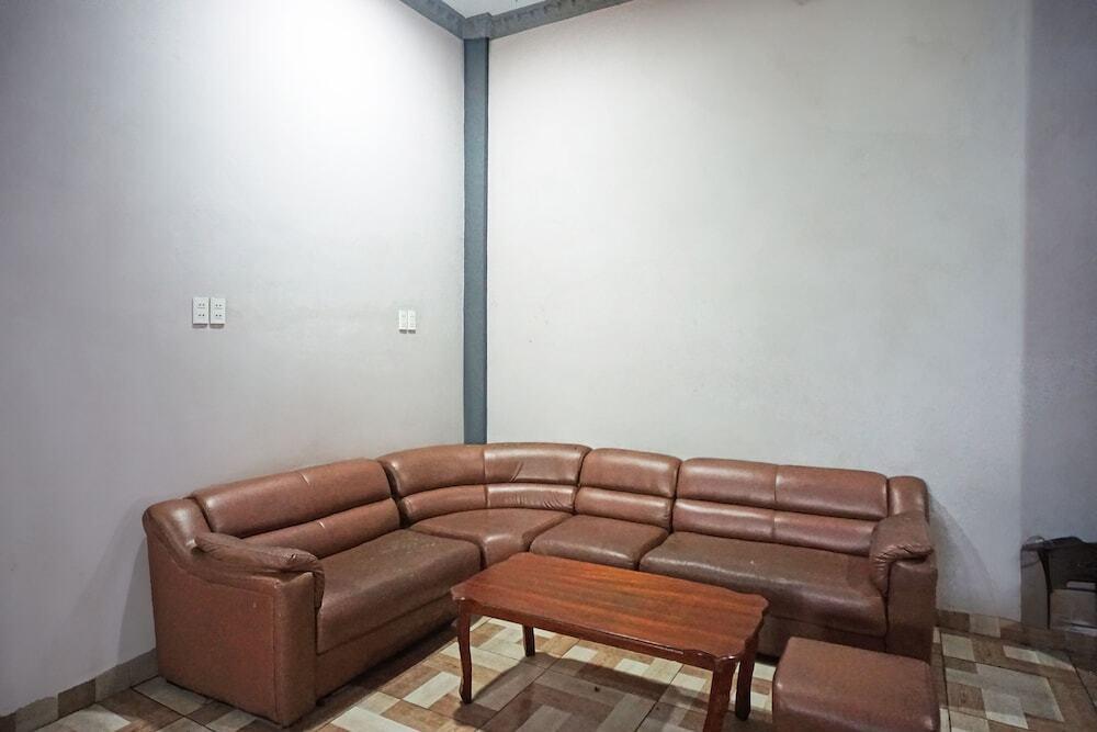 Медан: OYO 93355 Maestro Home Syariah