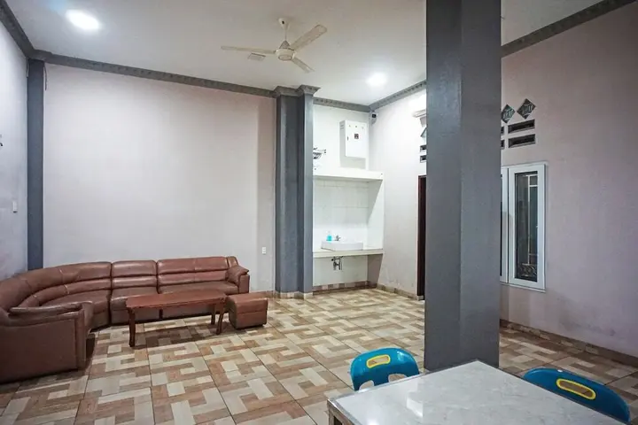 Медан: OYO 93355 Maestro Home Syariah
