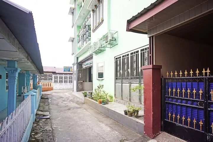 Медан: OYO 93355 Maestro Home Syariah
