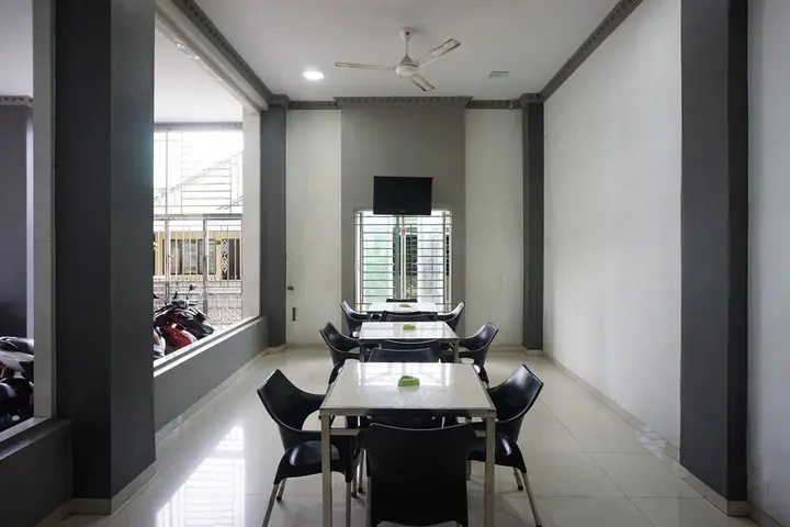 Медан: OYO 93355 Maestro Home Syariah