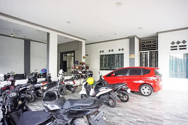 Медан: OYO 93355 Maestro Home Syariah