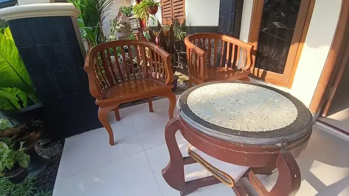Депок: SPOT ON 93376 Roemah Ambarrukma 185 Syariah