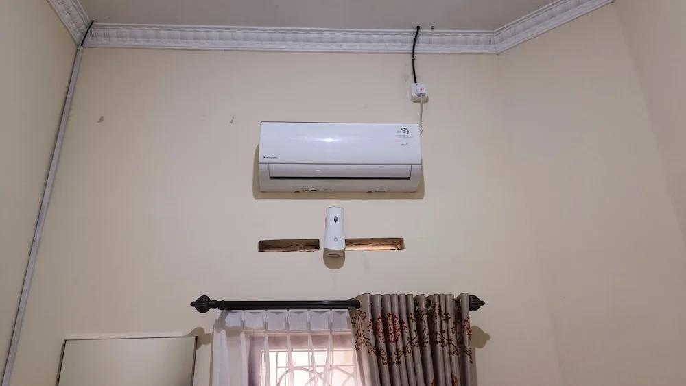 Депок: SPOT ON 93376 Roemah Ambarrukma 185 Syariah