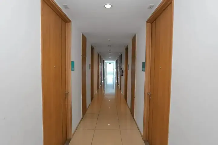 Тангеранг: OYO 93432 Tree Room Hotel