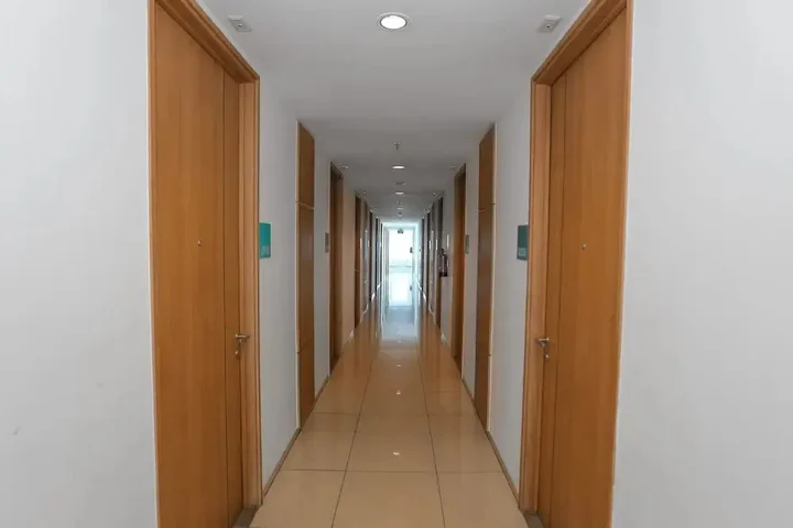 Тангеранг: OYO 93432 Tree Room Hotel
