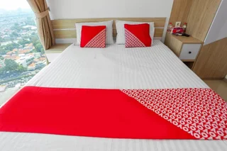 Тангеранг: OYO 93432 Tree Room Hotel