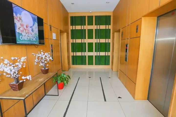 Тангеранг: OYO 93432 Tree Room Hotel