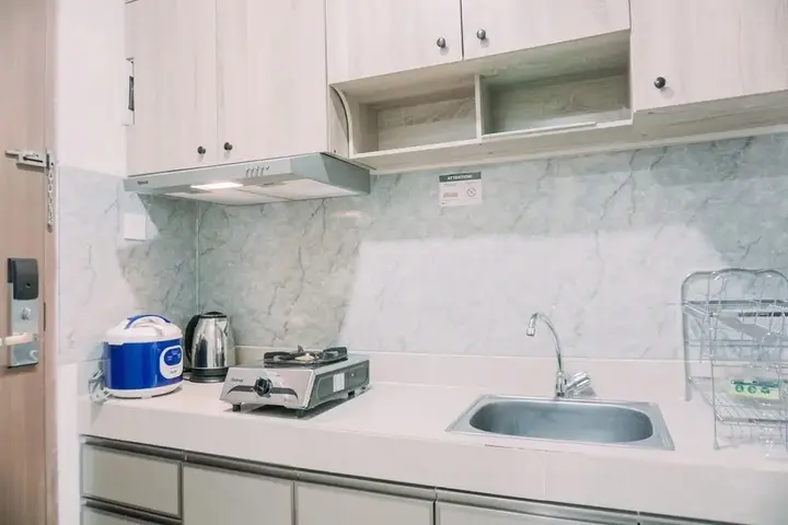 Legok: Nice And Modern Studio Apartment B Residence