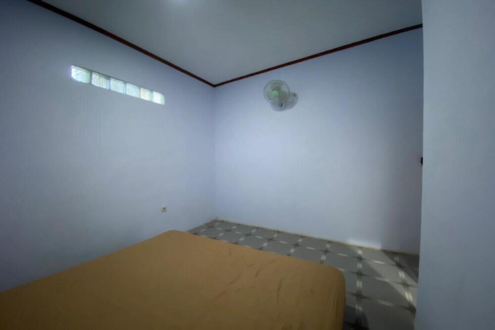 Танджунг: SPOT ON 93510 Penginapan Melati Tanjung Near Kantor Pengamat Pengairan Tanjung