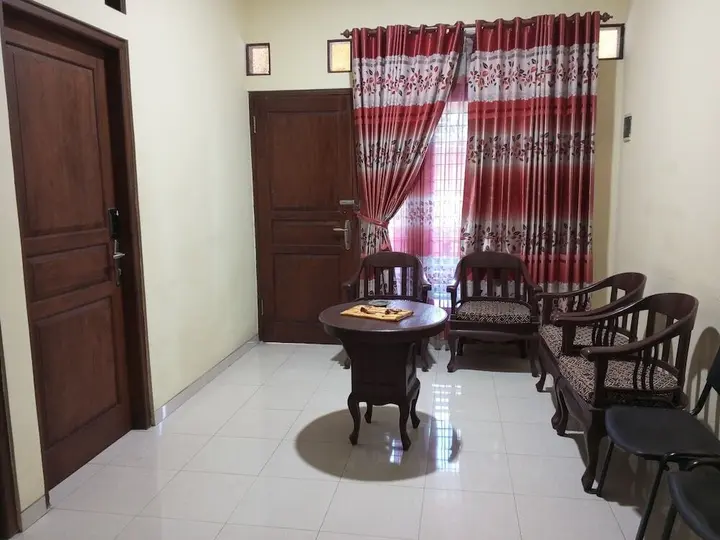 Семаранг: OYO Life 92543 Ratu Sakti Residence Syariah