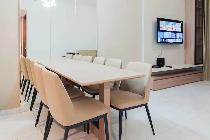 Homey And Spacious 3Br Sky House Bsd Apartment — фото 4