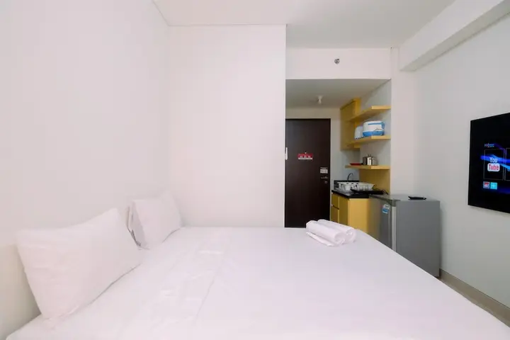 Депок: Well Designed Studio Room Transpark Cibubur Apartment