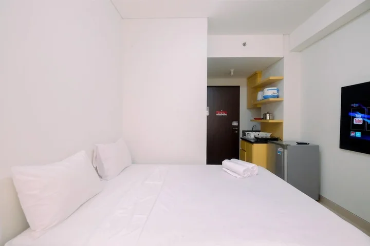 Депок: Well Designed Studio Room Transpark Cibubur Apartment