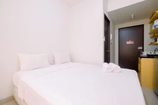 Депок: Well Designed Studio Room Transpark Cibubur Apartment