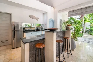 Кута: Trendy 3br Private Villa Seminyak