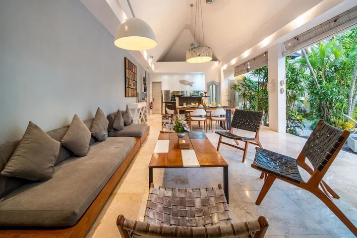 Кута: Trendy 3br Private Villa Seminyak