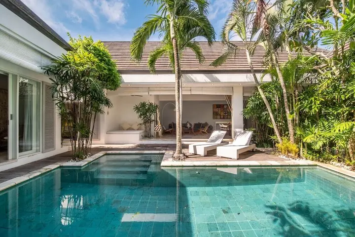 Кута: Trendy 3br Private Villa Seminyak