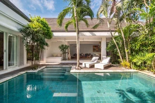 Кута: Trendy 3br Private Villa Seminyak