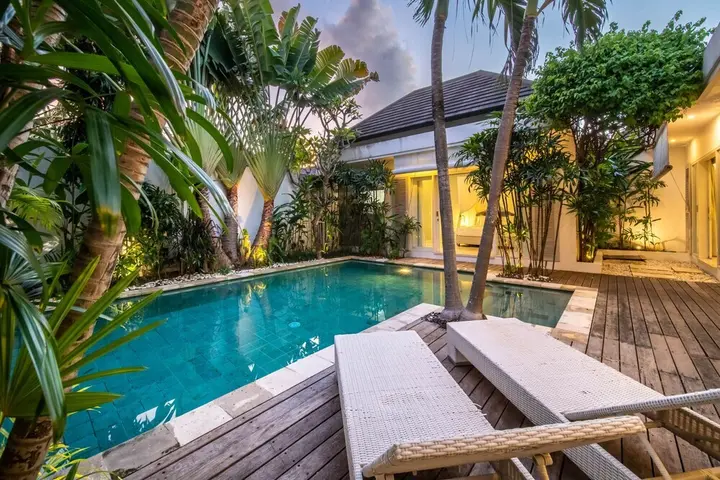 Кута: Trendy 3br Private Villa Seminyak
