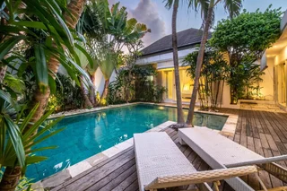 Кута: Trendy 3br Private Villa Seminyak