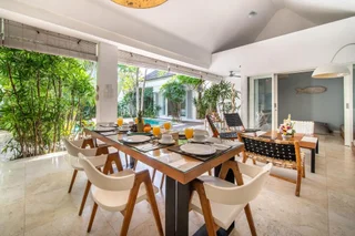Кута: Trendy 3br Private Villa Seminyak