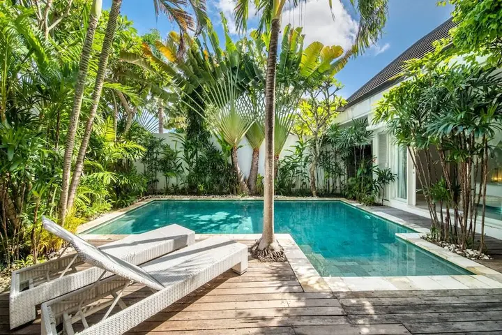 Кута: Trendy 3br Private Villa Seminyak