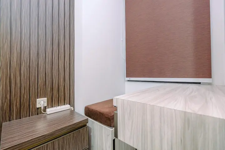 Депок: Warm And Minimalist Studio Room Transpark Cibubur Apartment