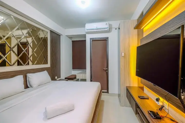 Warm And Minimalist Studio Room Transpark Cibubur Apartment — фото 5