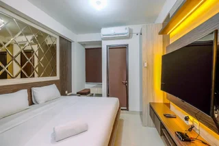 Депок: Warm And Minimalist Studio Room Transpark Cibubur Apartment