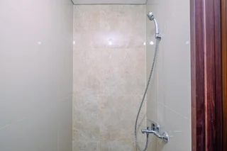 Депок: Warm And Minimalist Studio Room Transpark Cibubur Apartment