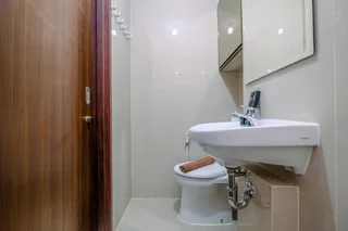 Депок: Warm And Minimalist Studio Room Transpark Cibubur Apartment