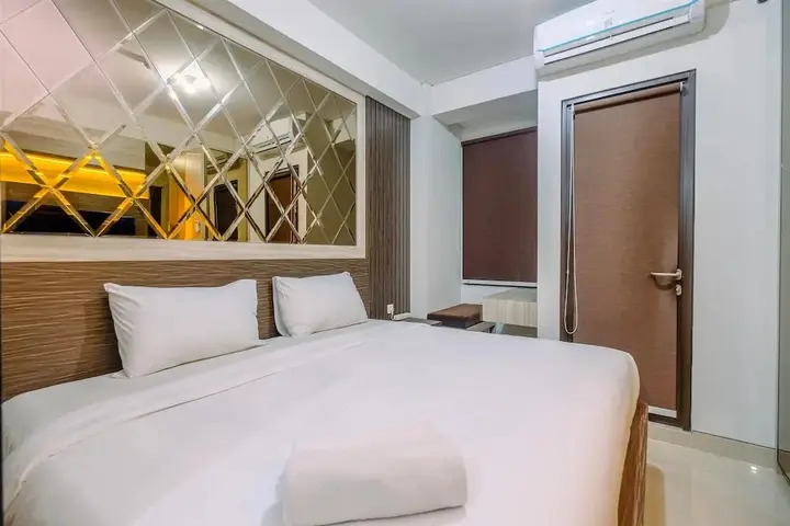 Депок: Warm And Minimalist Studio Room Transpark Cibubur Apartment