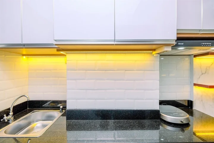 Депок: Cozy Stay And New Furnished Studio At Transpark Cibubur Apartment
