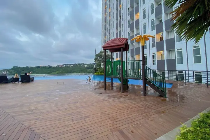 Семаранг: Comfortable 1Br Without Living Room At Amartha View Apartment
