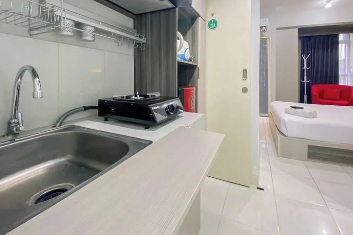 Семаранг: Comfortable 1Br Without Living Room At Amartha View Apartment