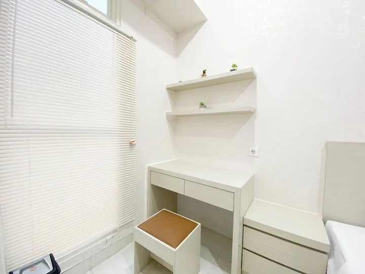 Семаранг: Minimalist And Homey Studio Room At Amartha View Apartment