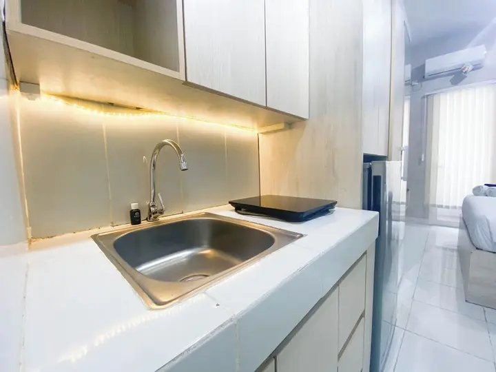 Семаранг: Elegant And Homey Studio At Amartha View Apartment