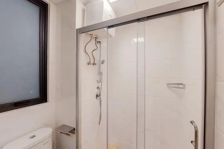 Legok: Warm And Comfort Stay 2Br At Sky House Bsd Apartment