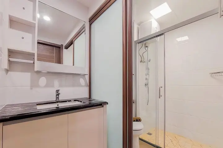 Legok: Warm And Comfort Stay 2Br At Sky House Bsd Apartment