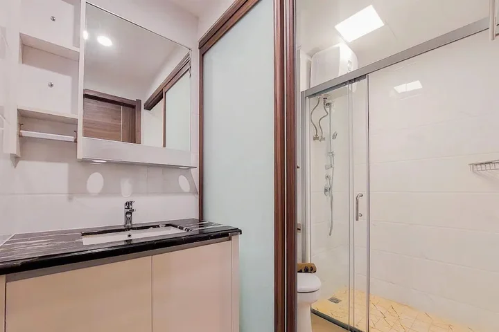 Legok: Warm And Comfort Stay 2Br At Sky House Bsd Apartment