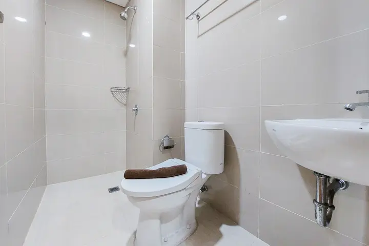 Legok: Comfort And Homey Studio Apartment At B Residence