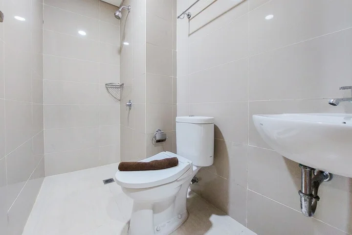 Legok: Comfort And Homey Studio Apartment At B Residence