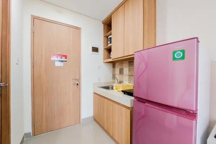 Legok: Comfort And Homey Studio Apartment At B Residence
